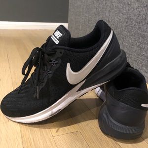 Women’s Nike zoom structure 22 shoes size 7.5
